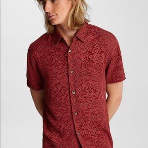 John Varvatos red short sleeve collared button down men’s shirt XL